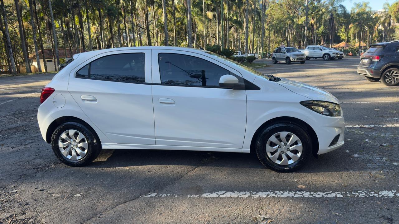 CHEVROLET Onix Hatch - Foto