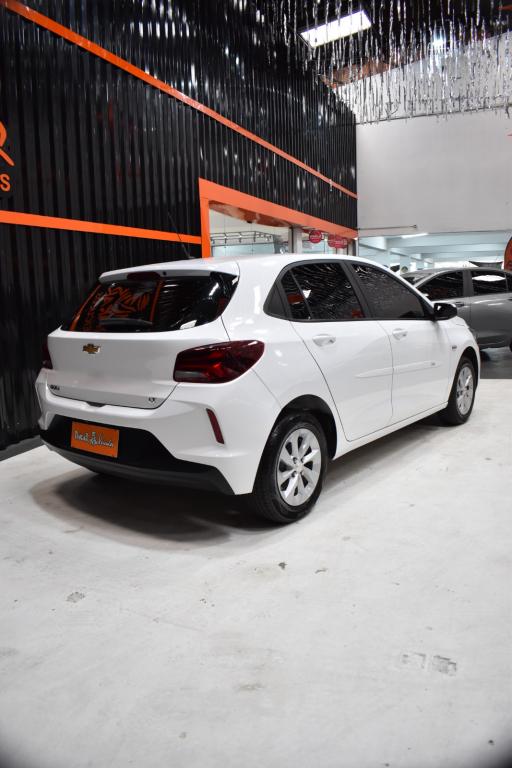 CHEVROLET Onix Hatch - Foto