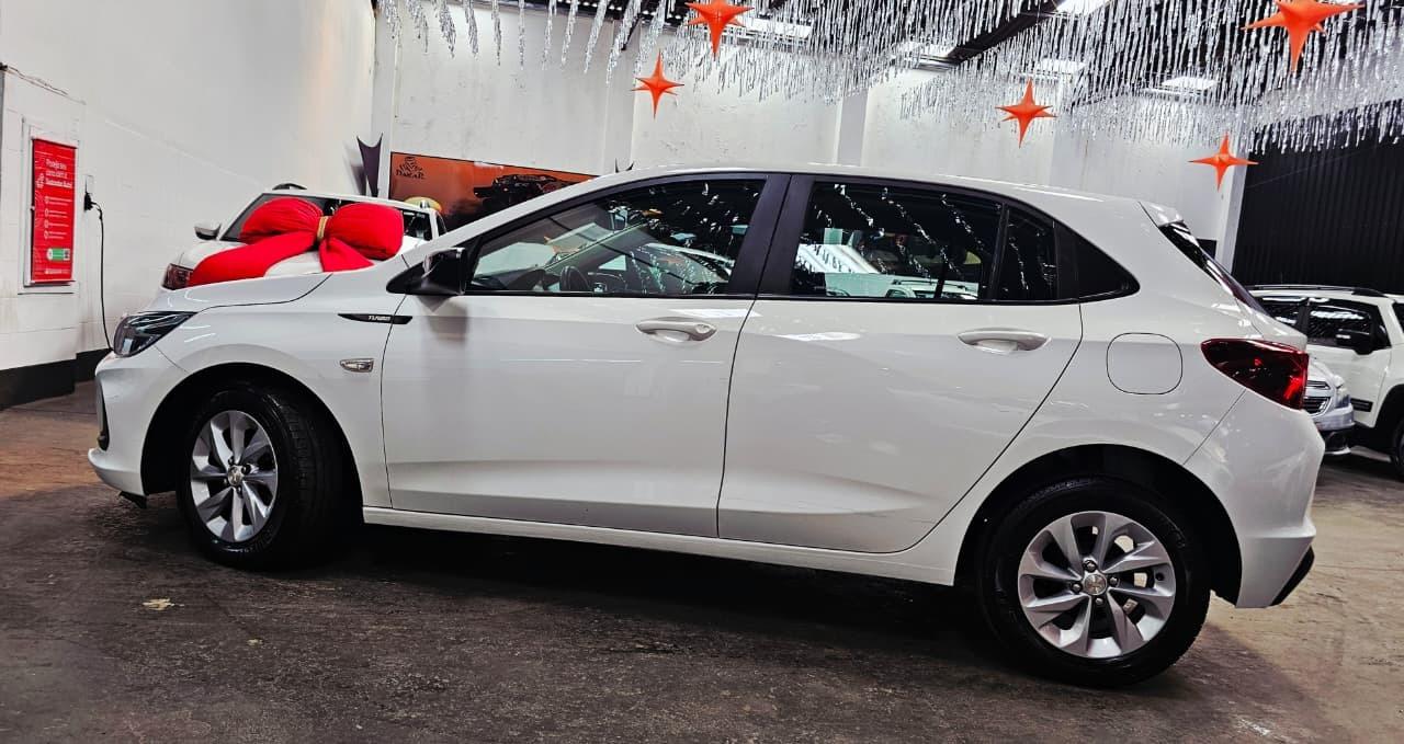 CHEVROLET Onix Hatch - Foto