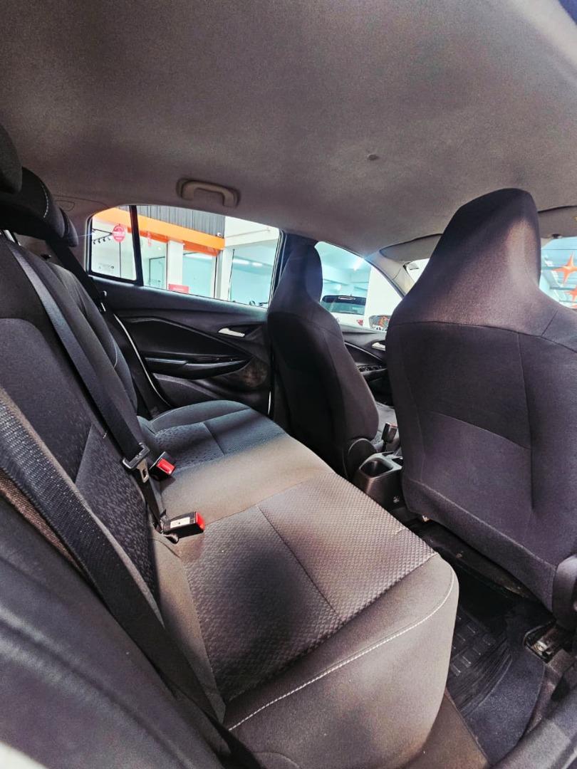 CHEVROLET Onix Hatch - Foto