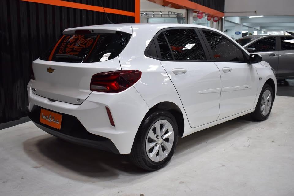 CHEVROLET Onix Hatch - Foto