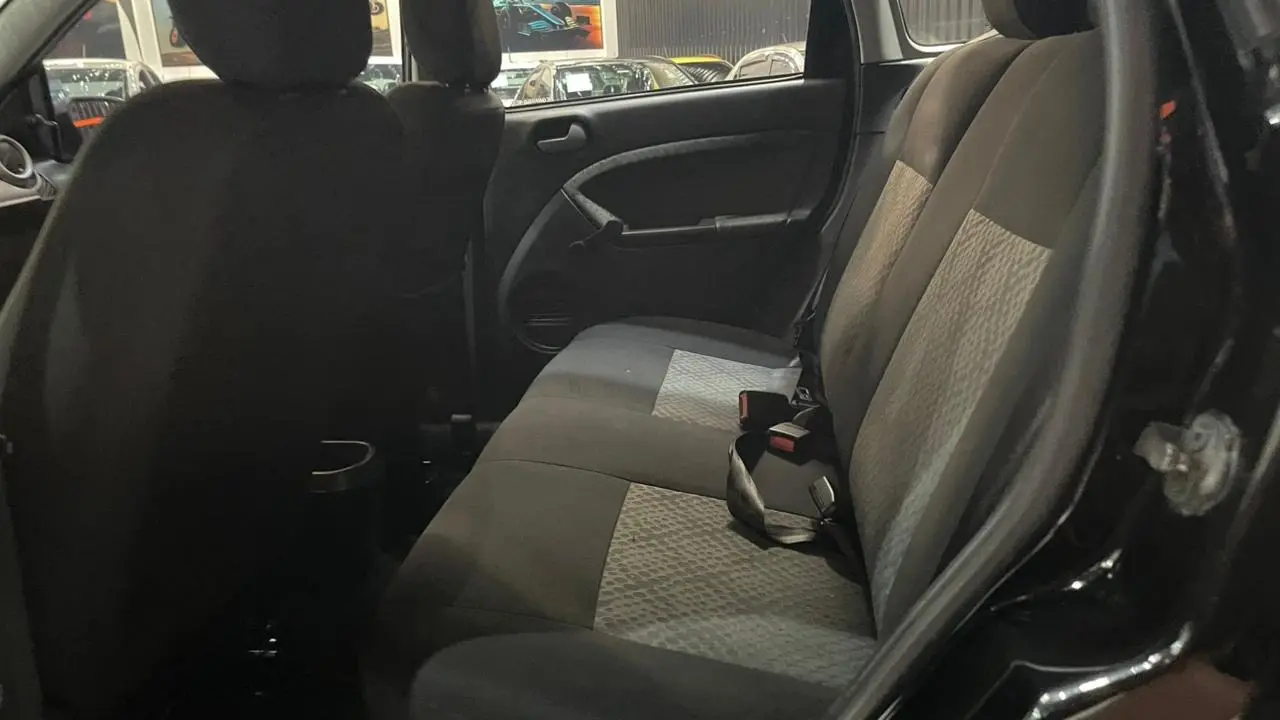 FORD Fiesta Sedan - Foto