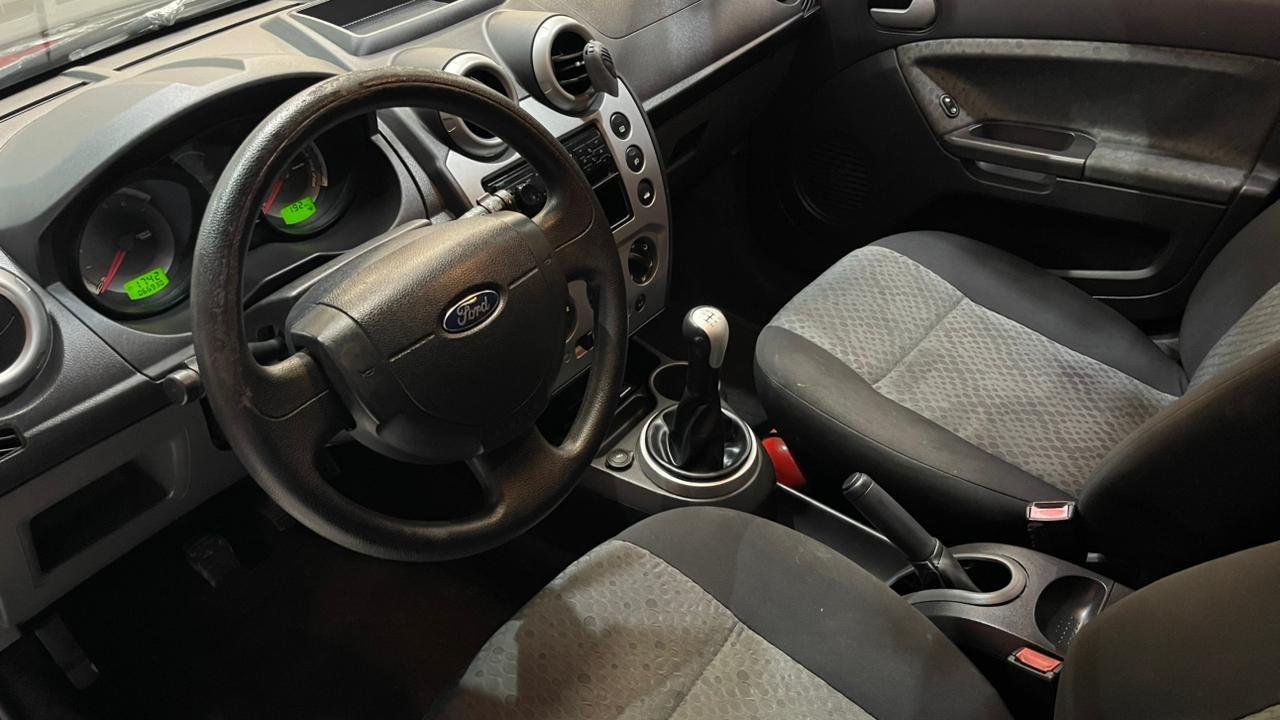 FORD Fiesta Sedan - Foto