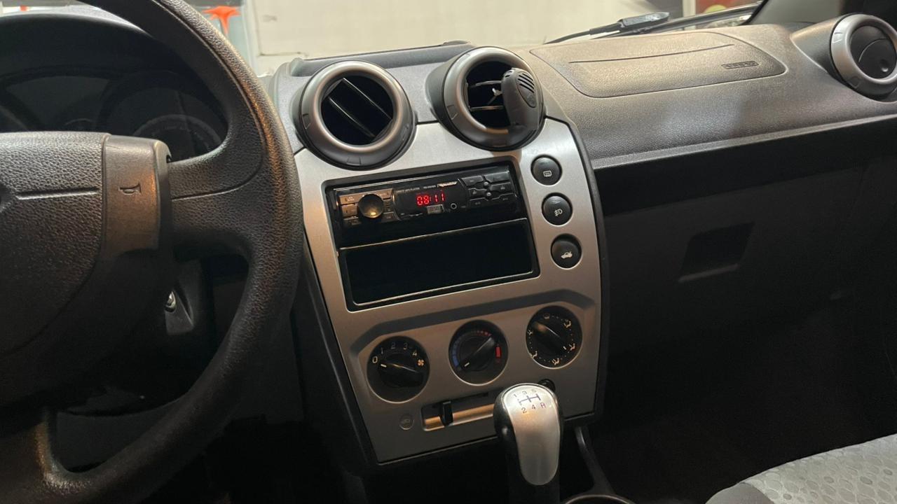 FORD Fiesta Sedan - Foto