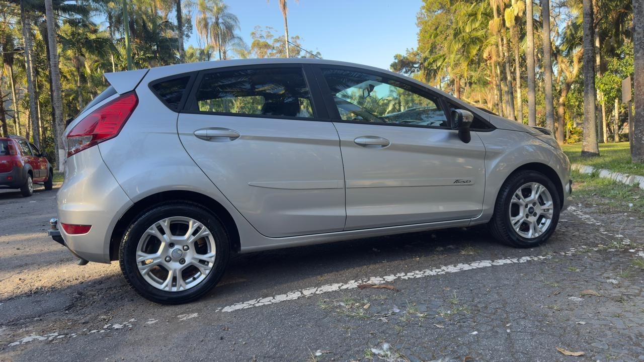 FORD Fiesta Sedan - Foto