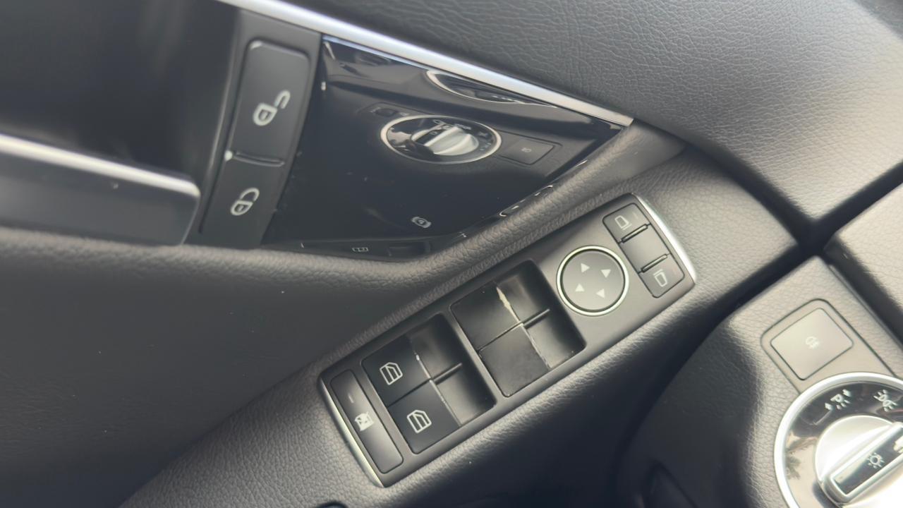 MERCEDES-BENZ C 180 - Foto