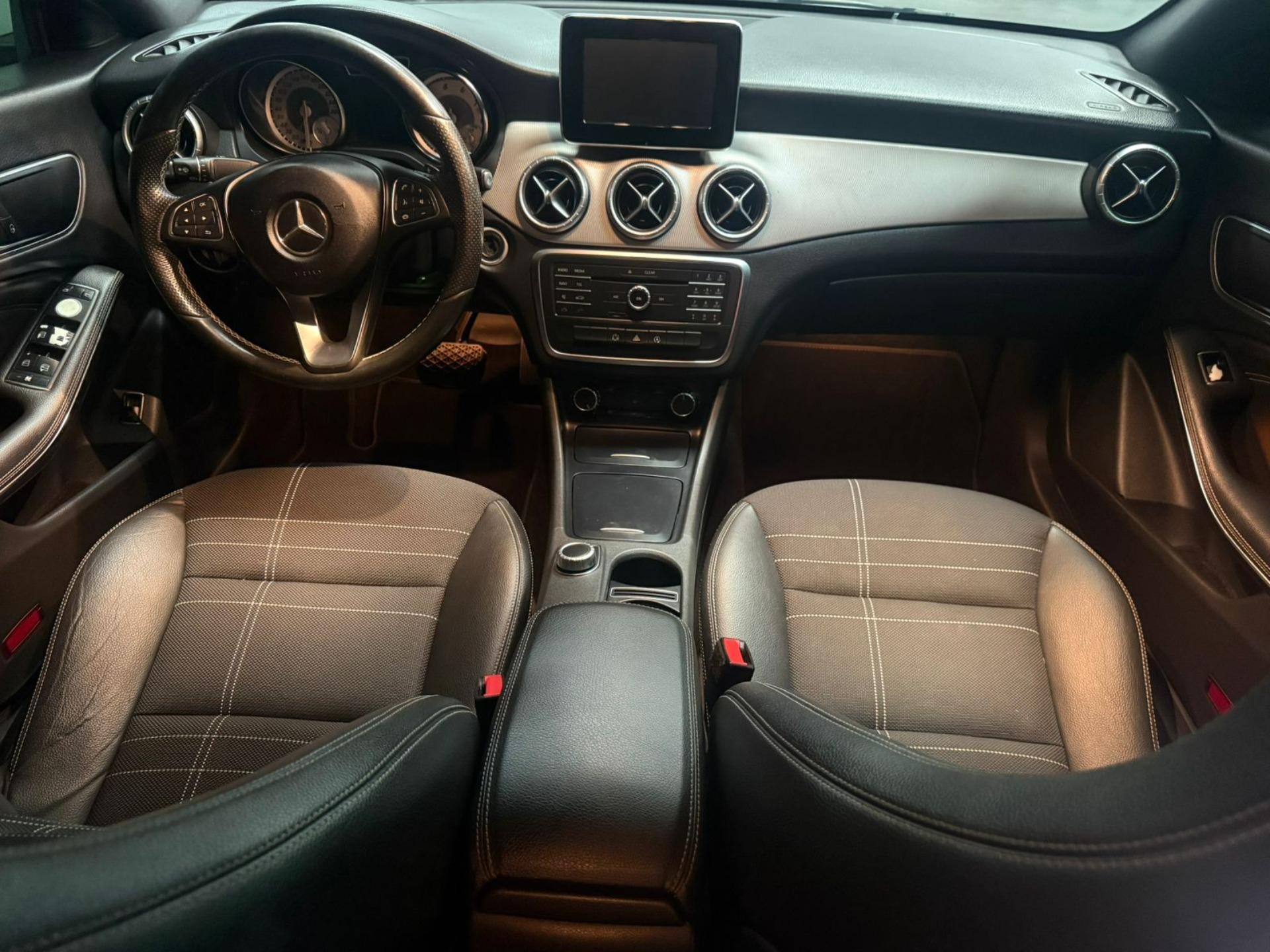 MERCEDES-BENZ CLA 200 - Foto