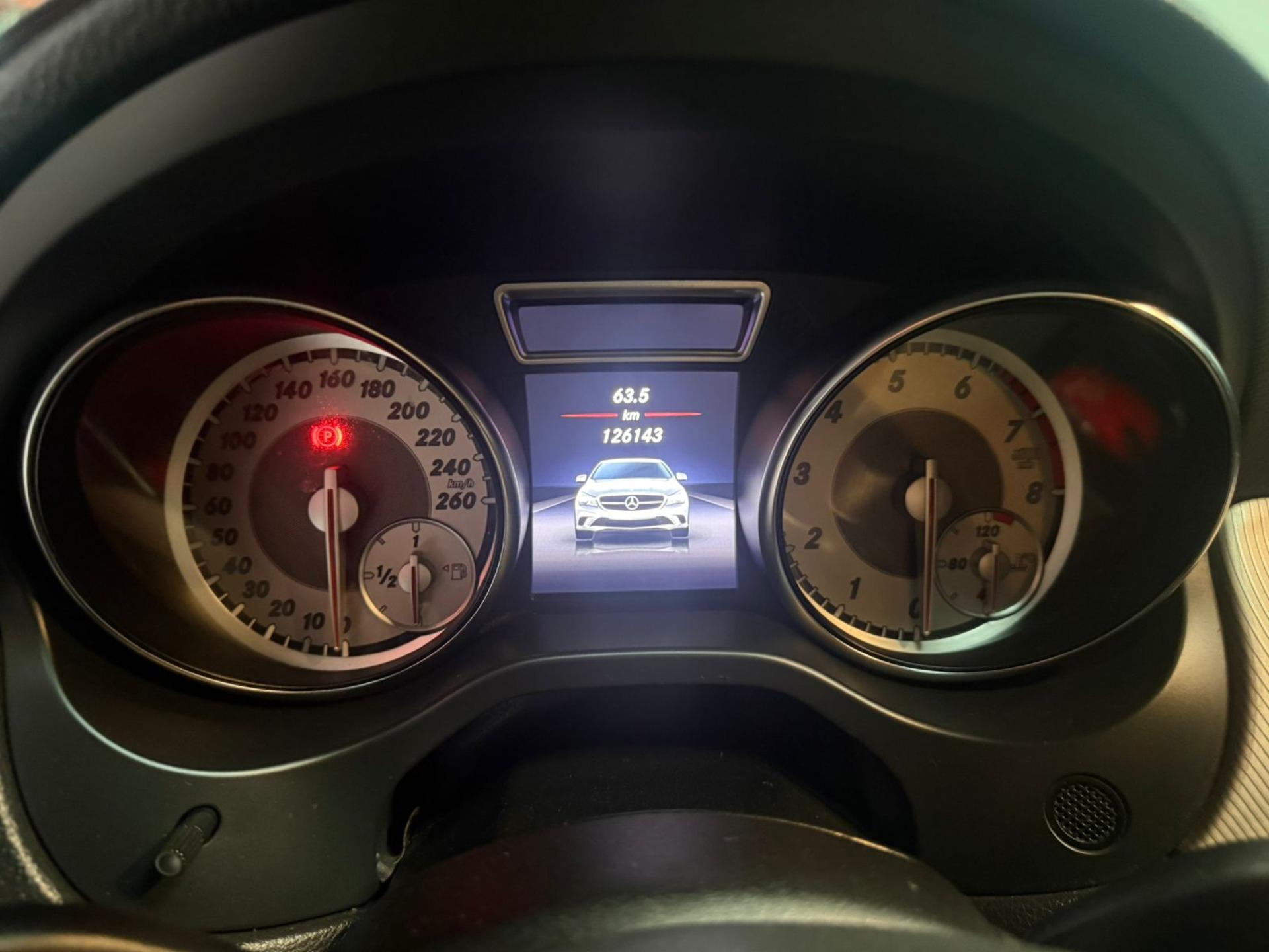 MERCEDES-BENZ CLA 200 - Foto