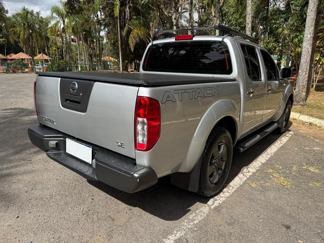 NISSAN Frontier - Foto