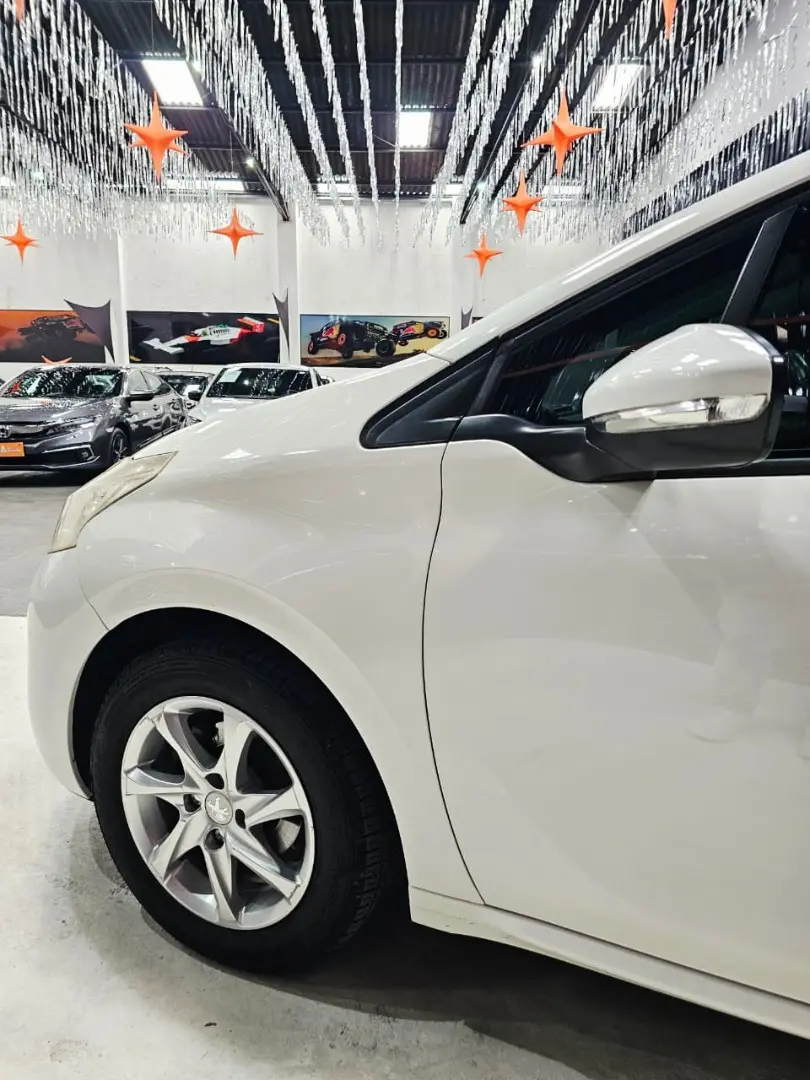 PEUGEOT 208 - Foto