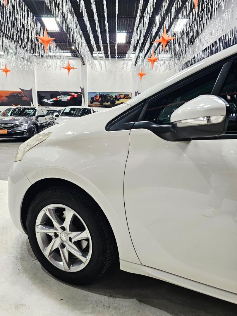PEUGEOT 208 - Foto