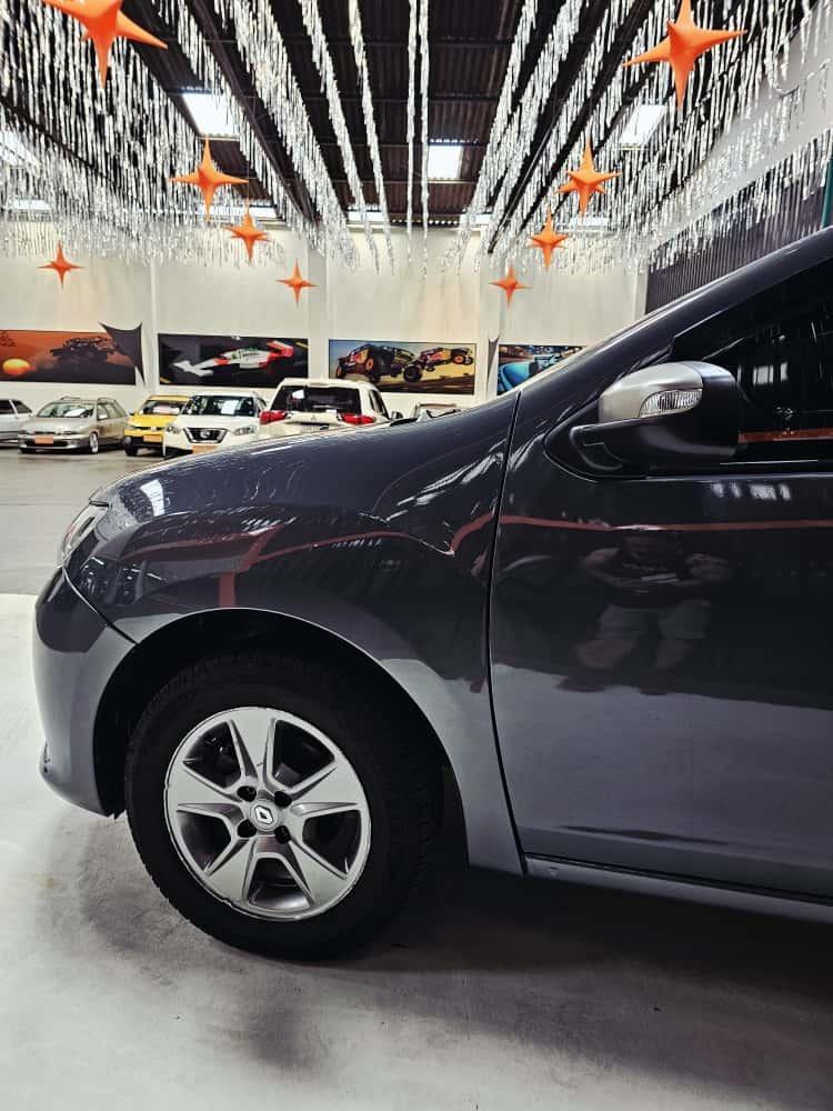 RENAULT Sandero - Foto