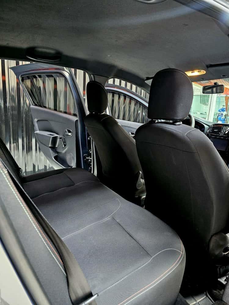 RENAULT Sandero - Foto