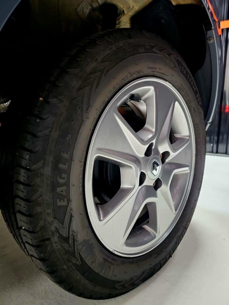 RENAULT Sandero - Foto