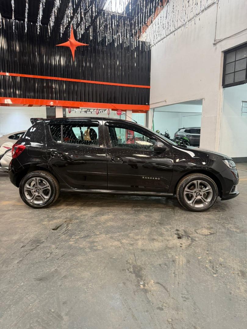 RENAULT Sandero - Foto