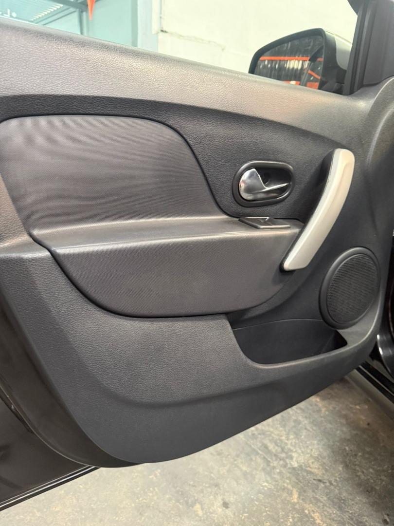 RENAULT Sandero - Foto