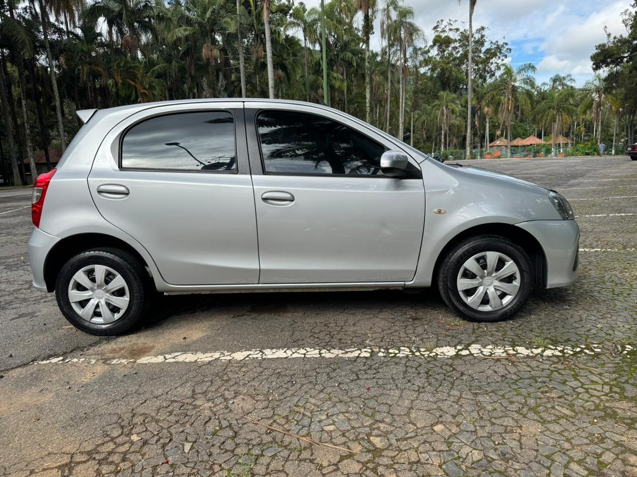 TOYOTA Etios Sedan - Foto
