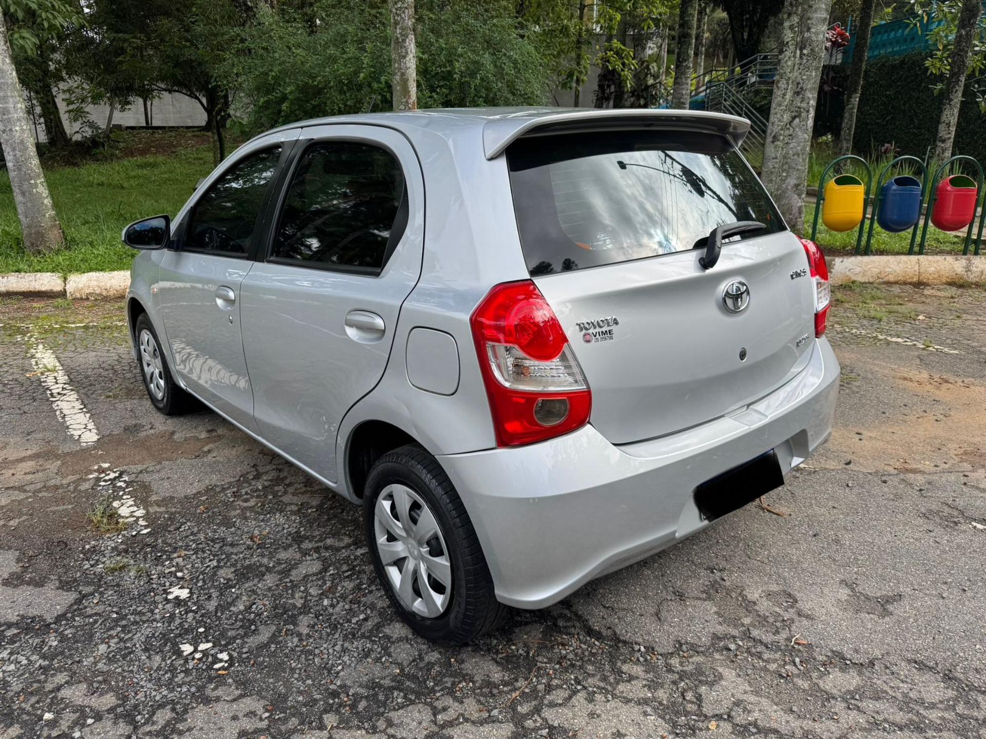TOYOTA Etios Sedan - Foto