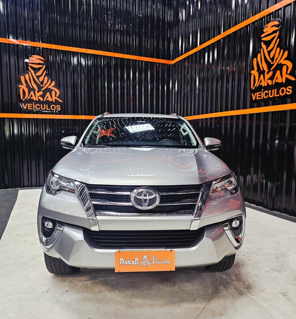 TOYOTA Hilux SW4 - Foto