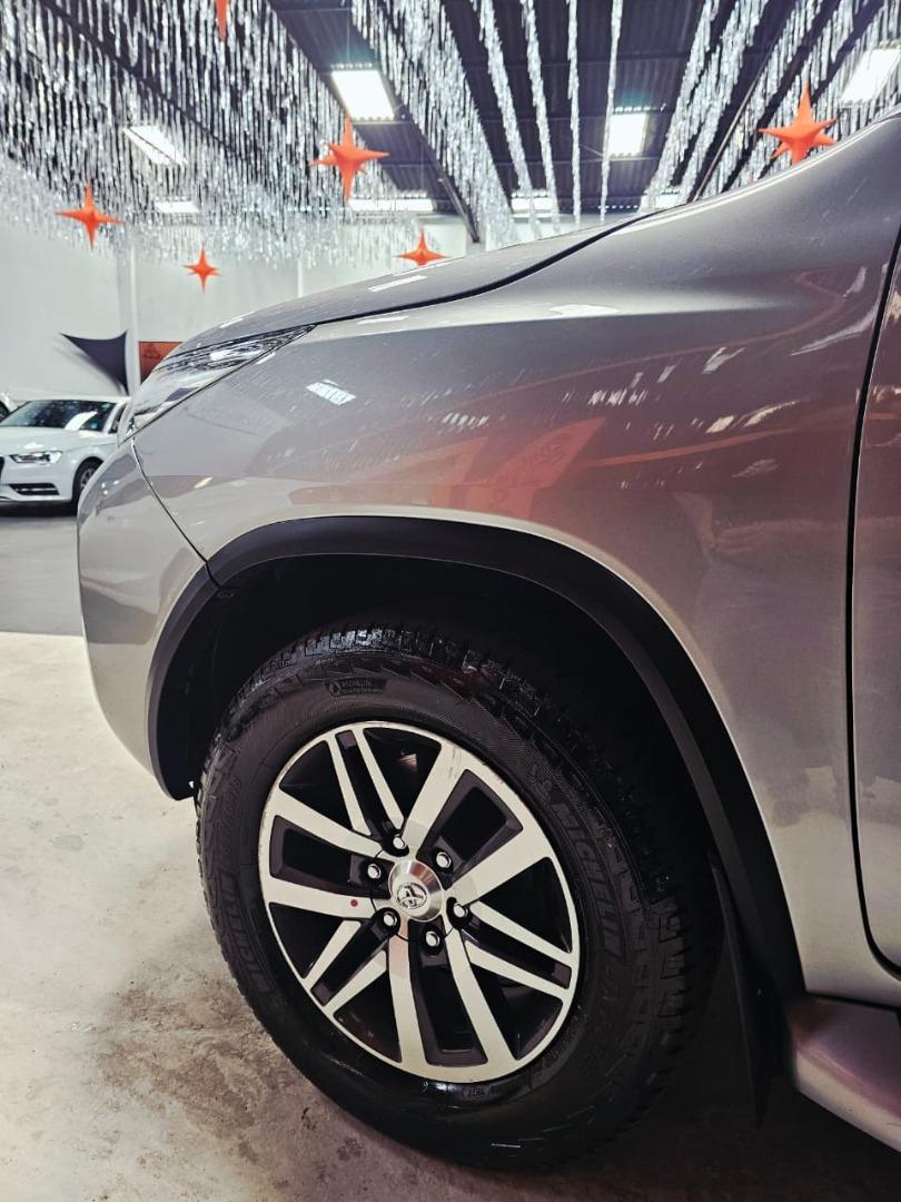 TOYOTA Hilux SW4 - Foto