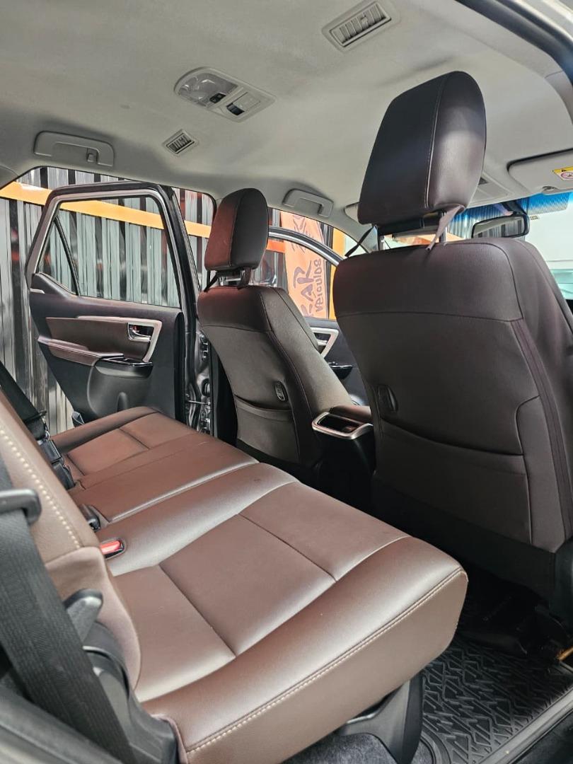 TOYOTA Hilux SW4 - Foto