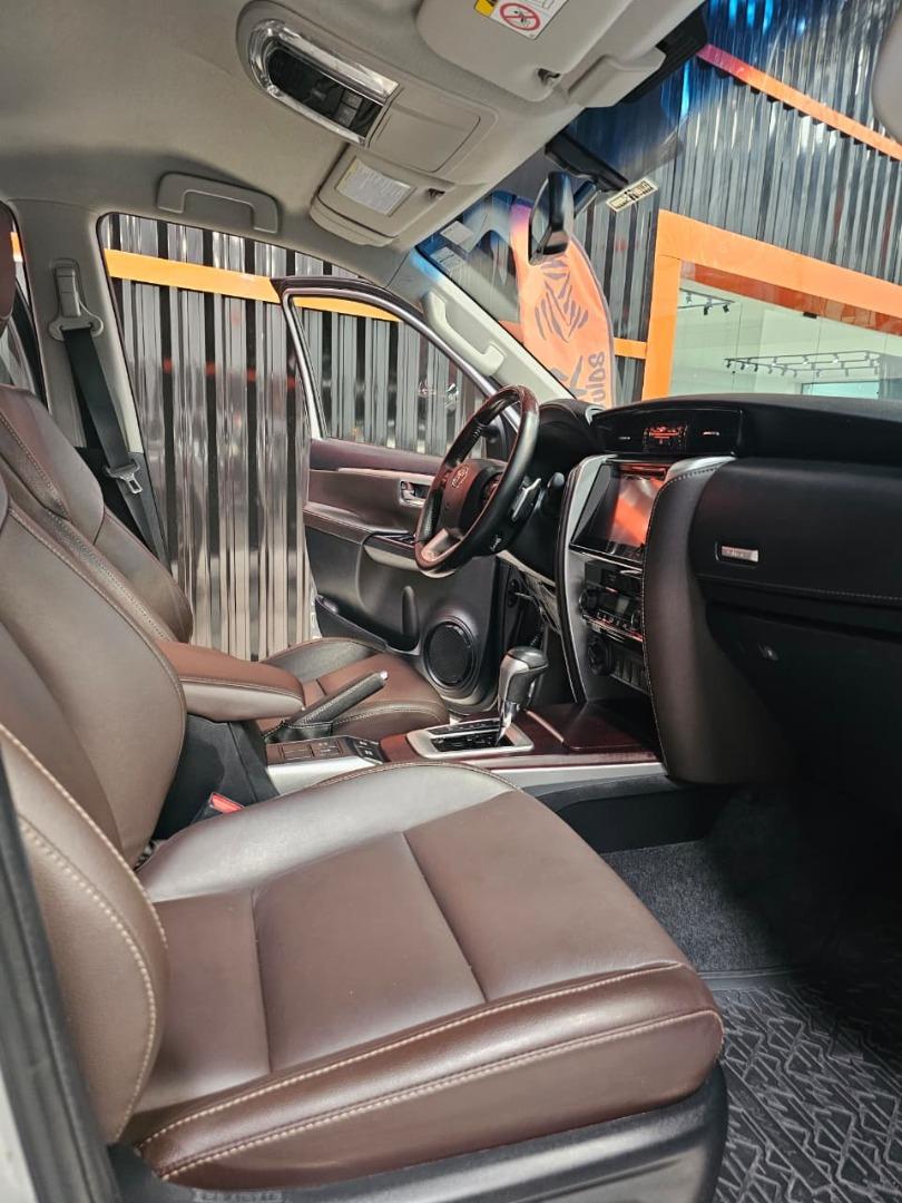 TOYOTA Hilux SW4 - Foto