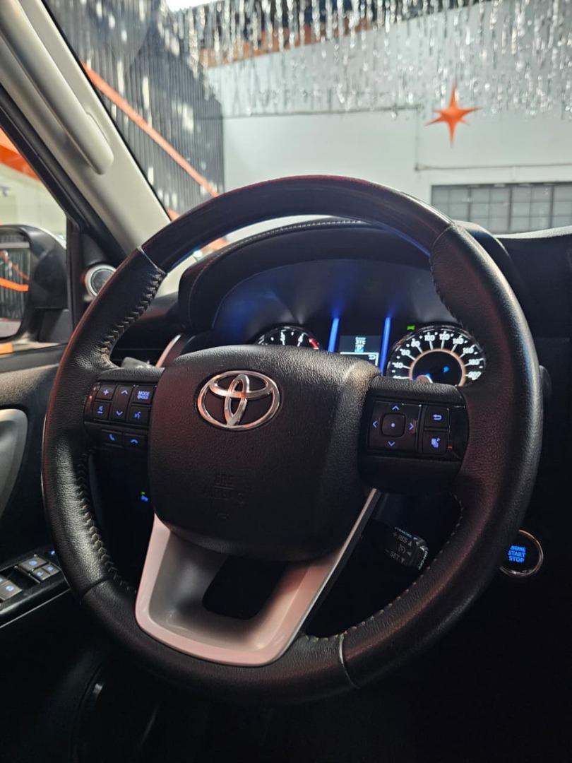 TOYOTA Hilux SW4 - Foto