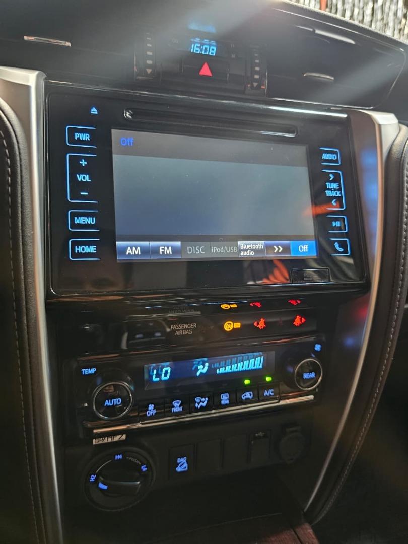 TOYOTA Hilux SW4 - Foto