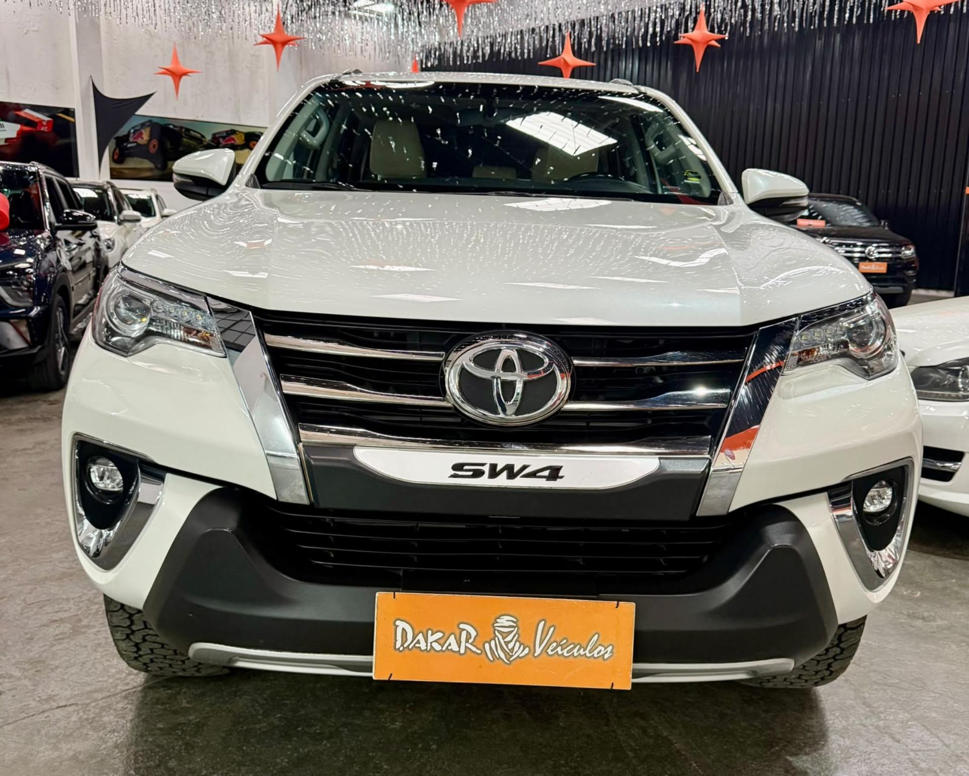 TOYOTA Hilux SW4 - Foto