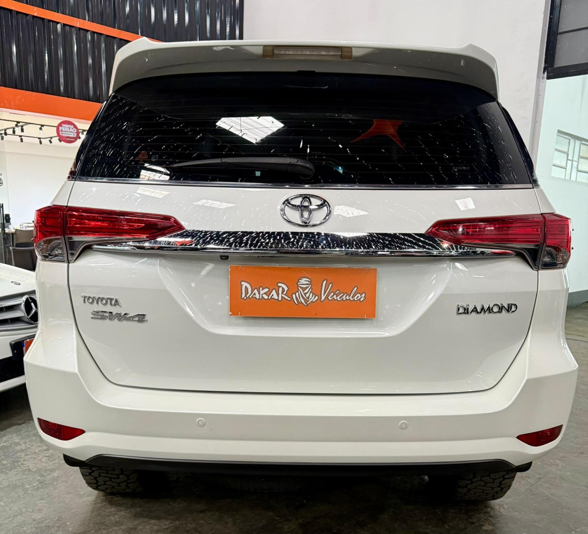 TOYOTA Hilux SW4 - Foto