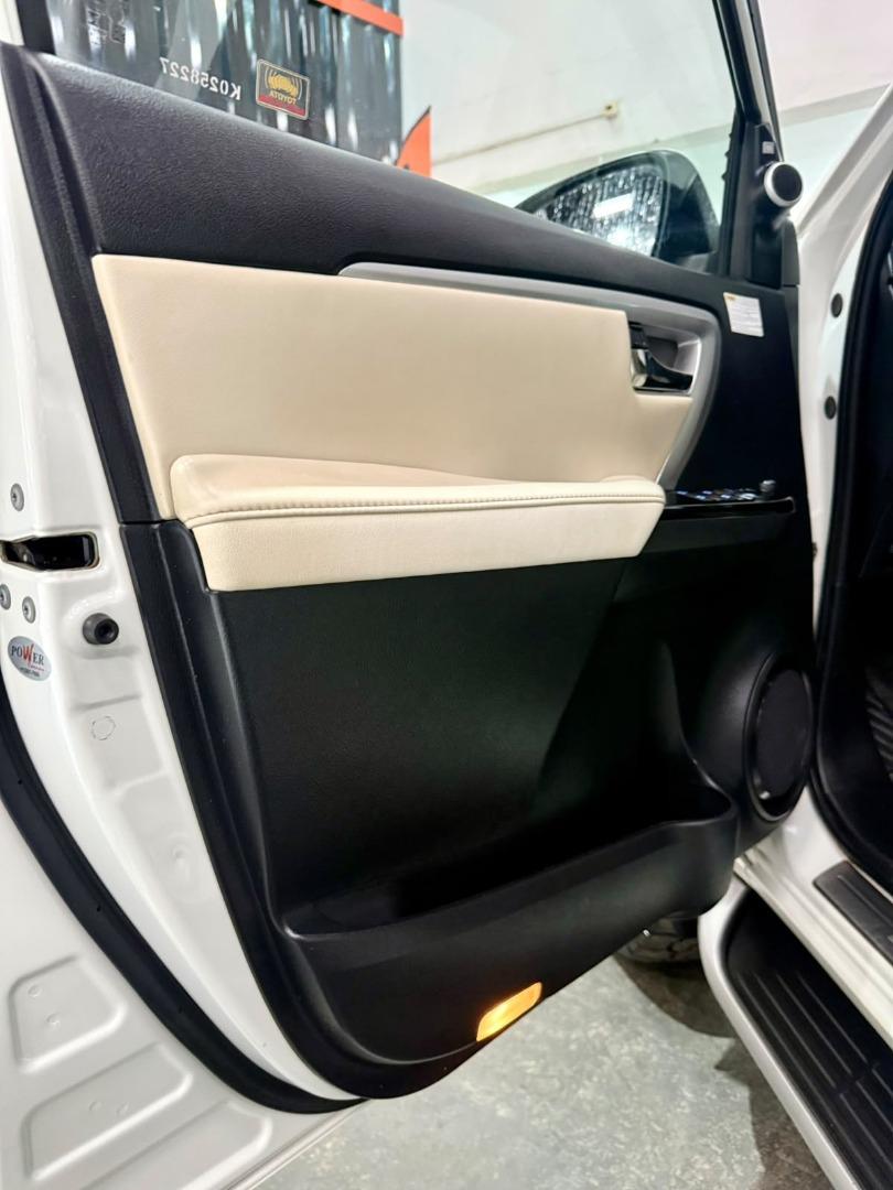 TOYOTA Hilux SW4 - Foto