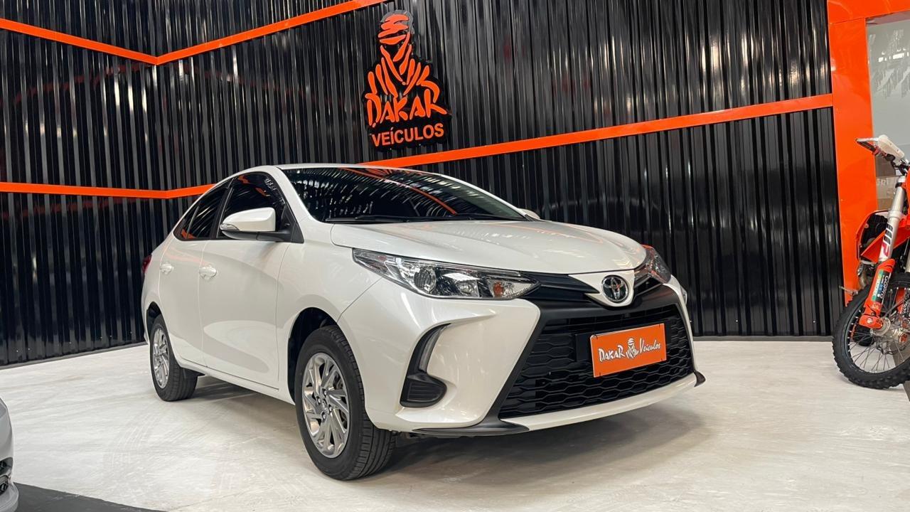 TOYOTA Yaris Sedan - Foto