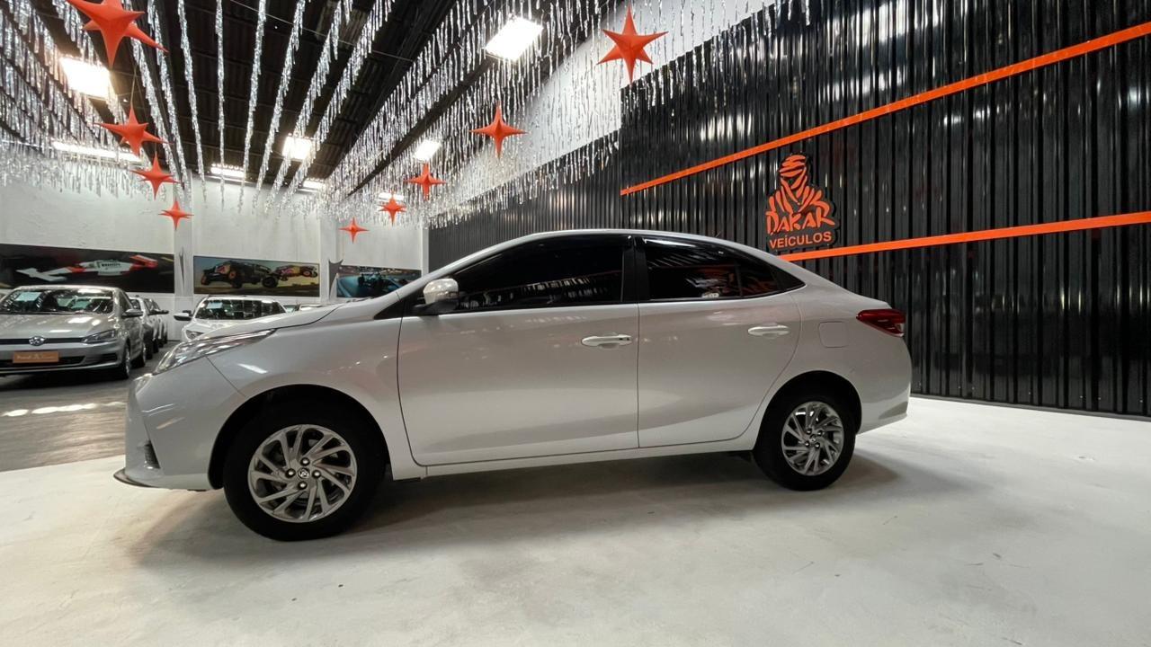 TOYOTA Yaris Sedan - Foto