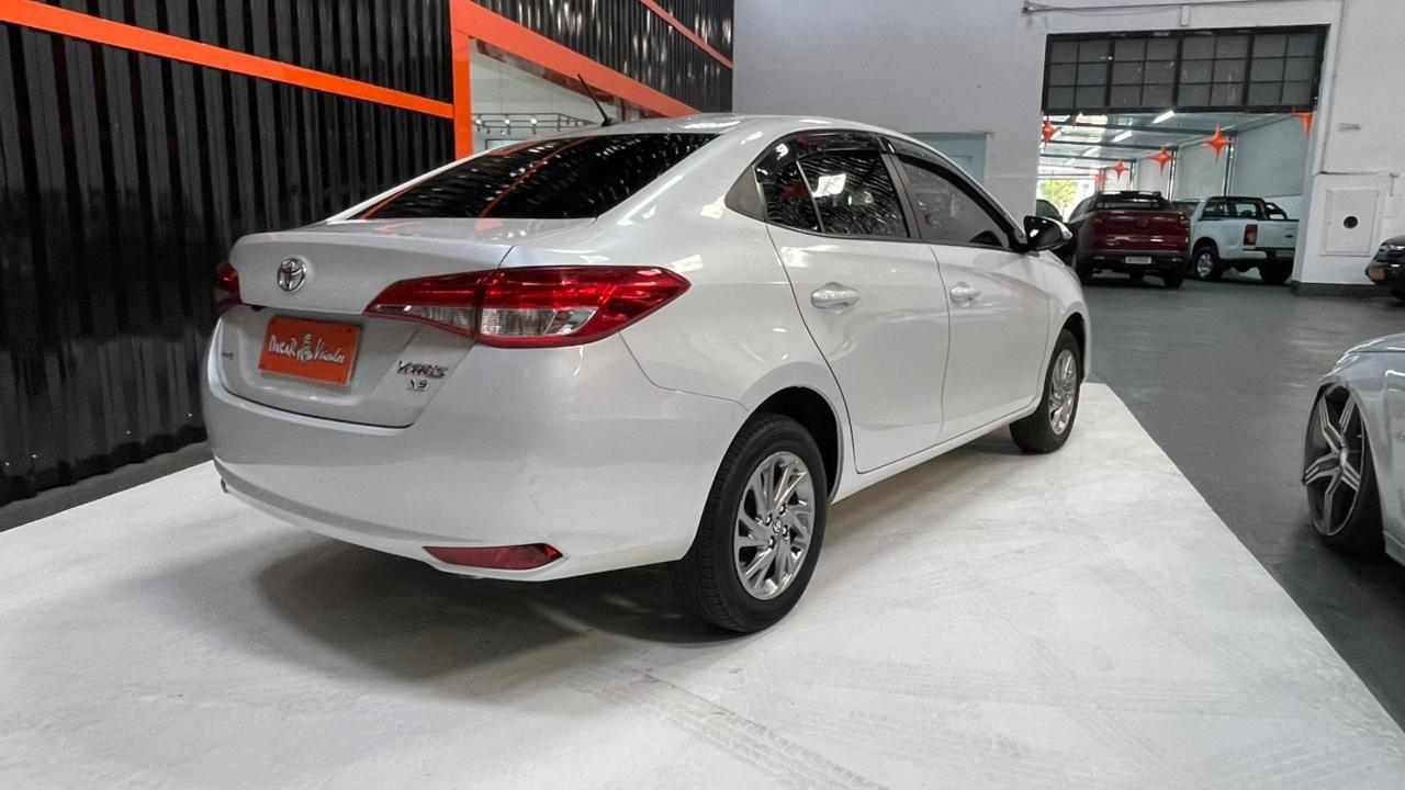 TOYOTA Yaris Sedan - Foto