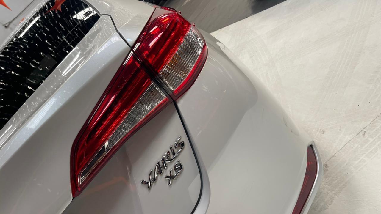 TOYOTA Yaris Sedan - Foto