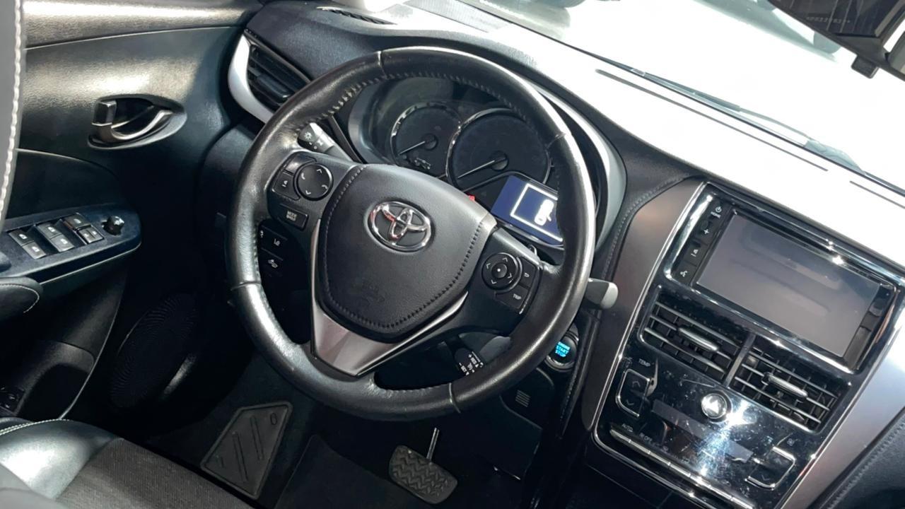 TOYOTA Yaris Sedan - Foto