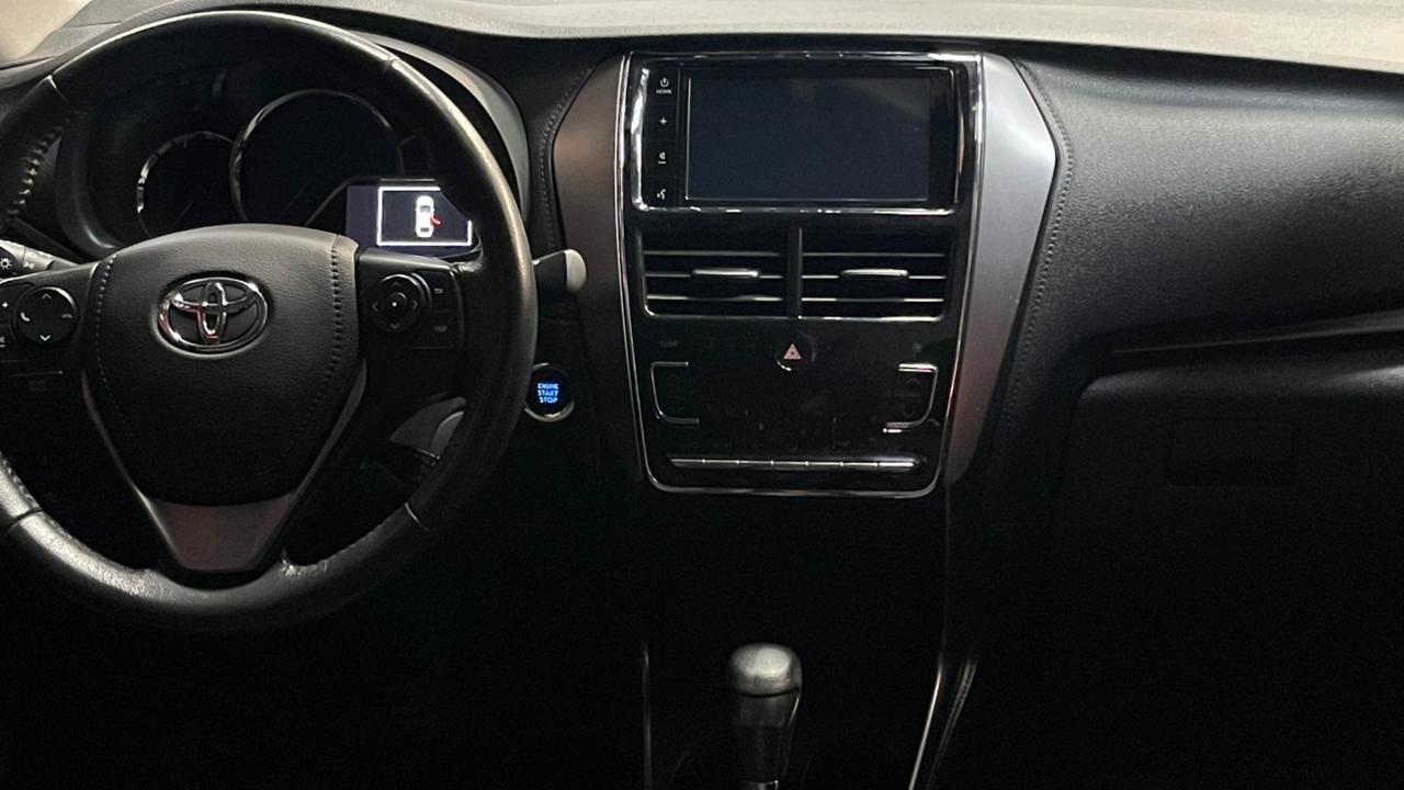 TOYOTA Yaris Sedan - Foto