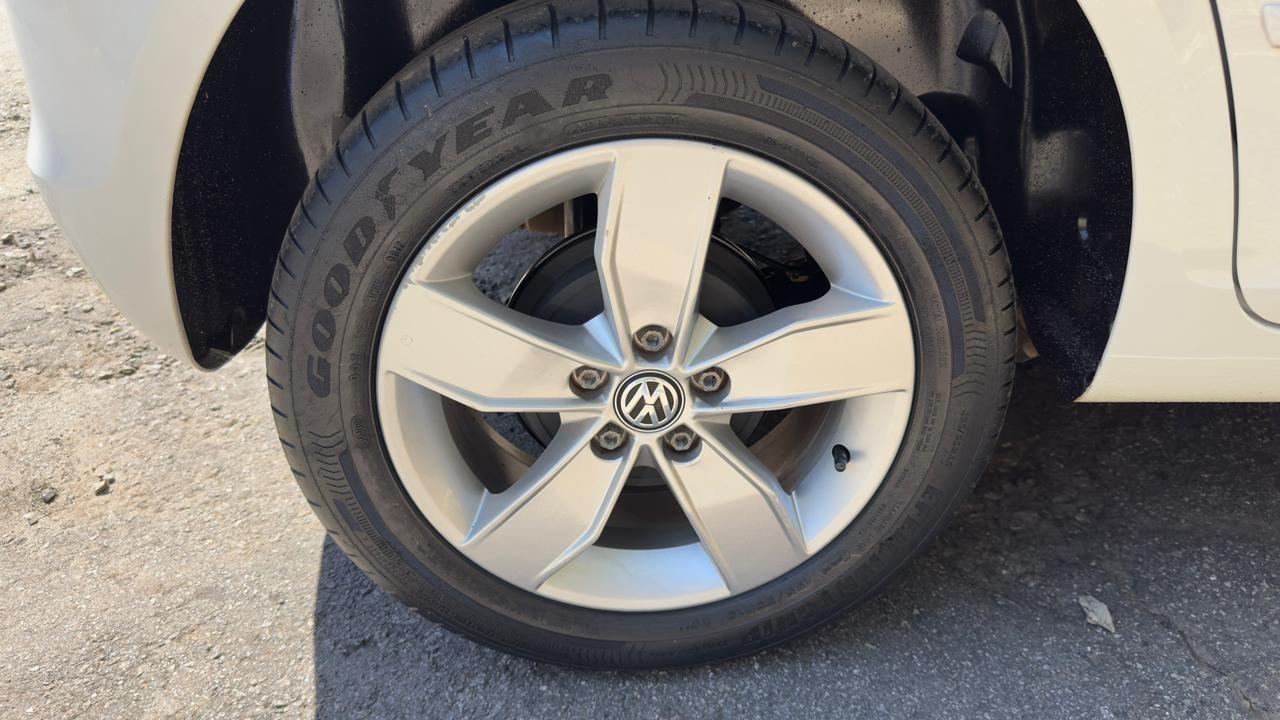 VOLKSWAGEN Fox - Foto
