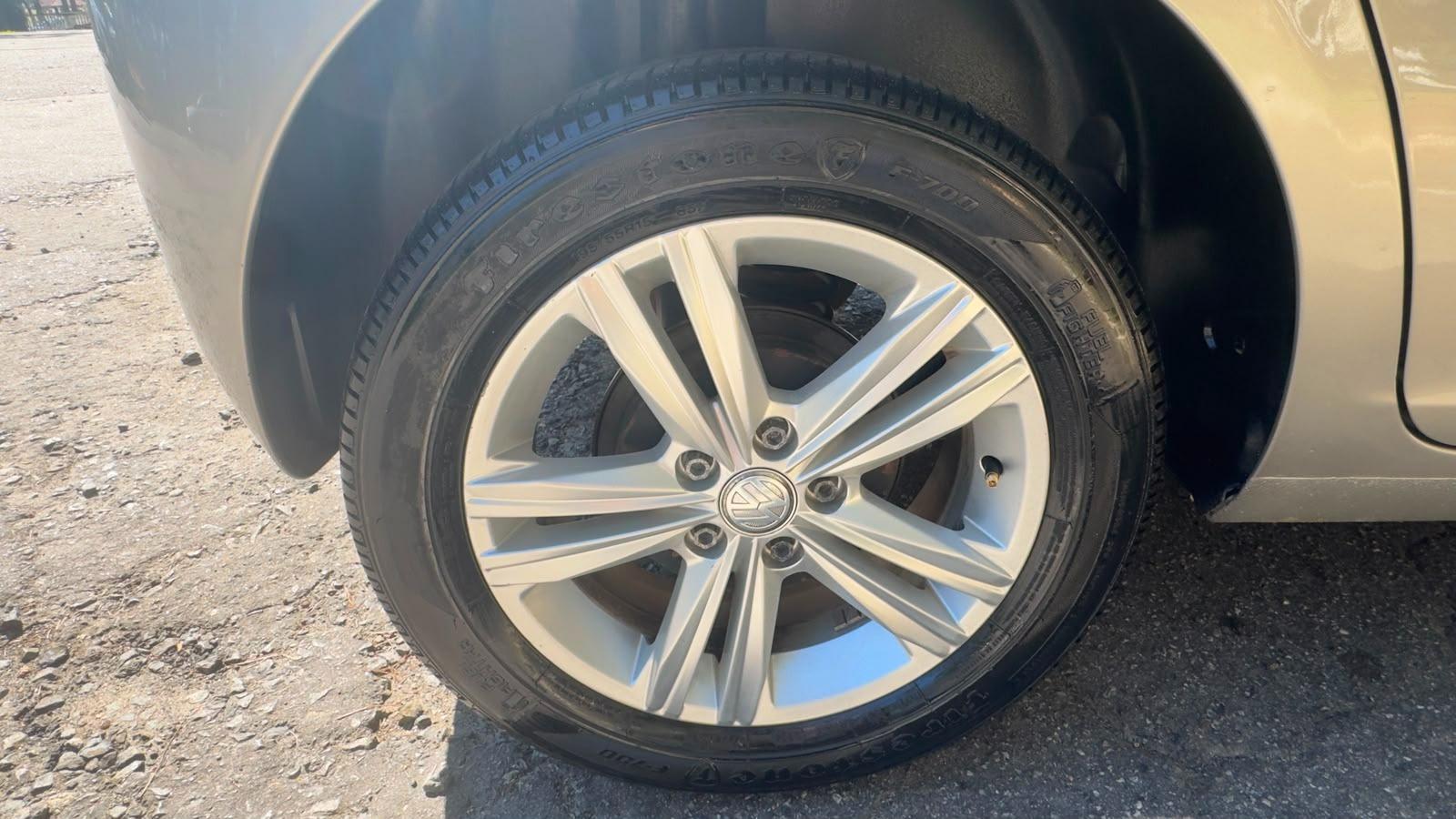 VOLKSWAGEN Fox - Foto