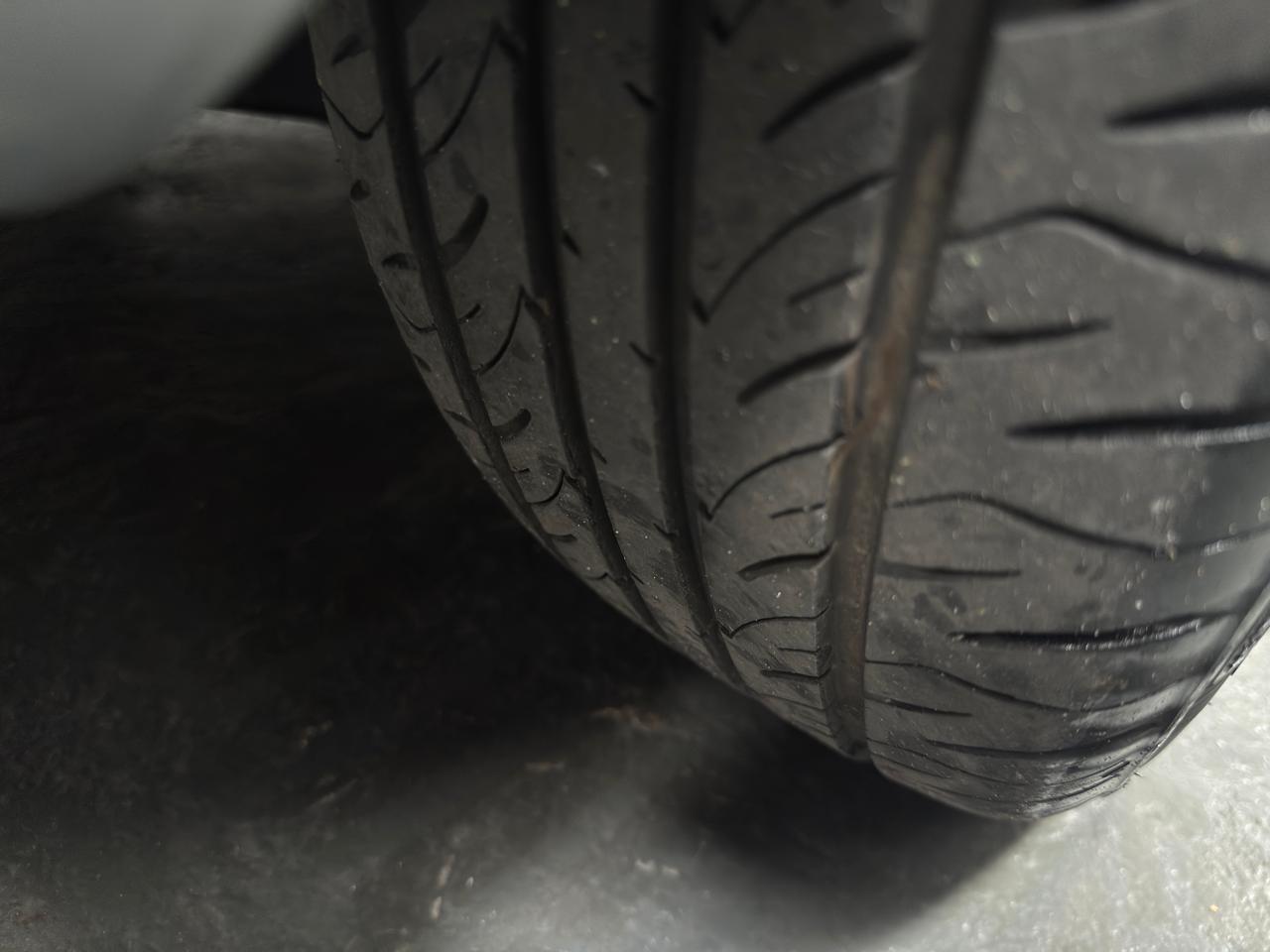 VOLKSWAGEN Fox - Foto