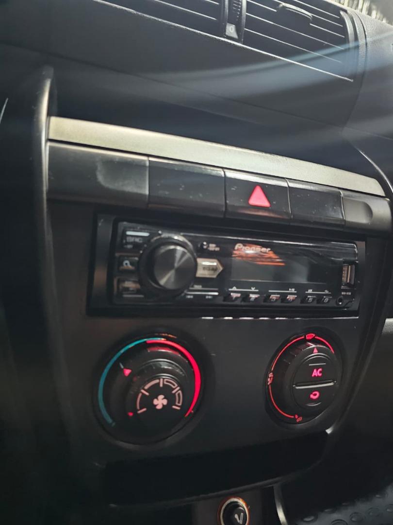 VOLKSWAGEN Fox - Foto