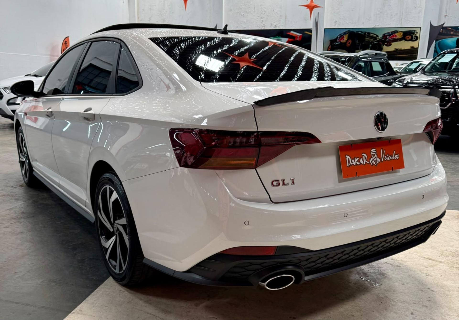 VOLKSWAGEN Jetta - Foto