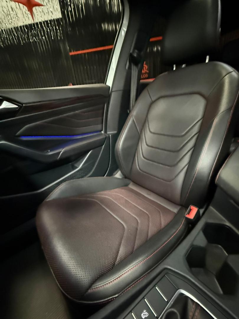 VOLKSWAGEN Jetta - Foto