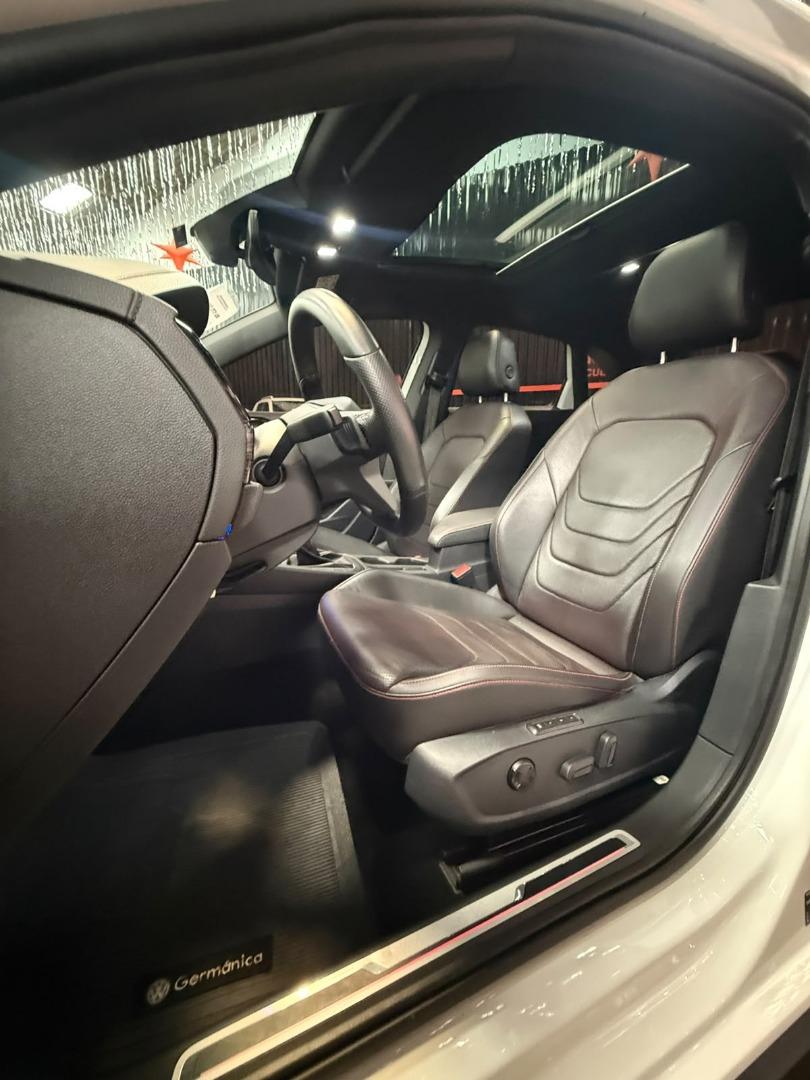 VOLKSWAGEN Jetta - Foto