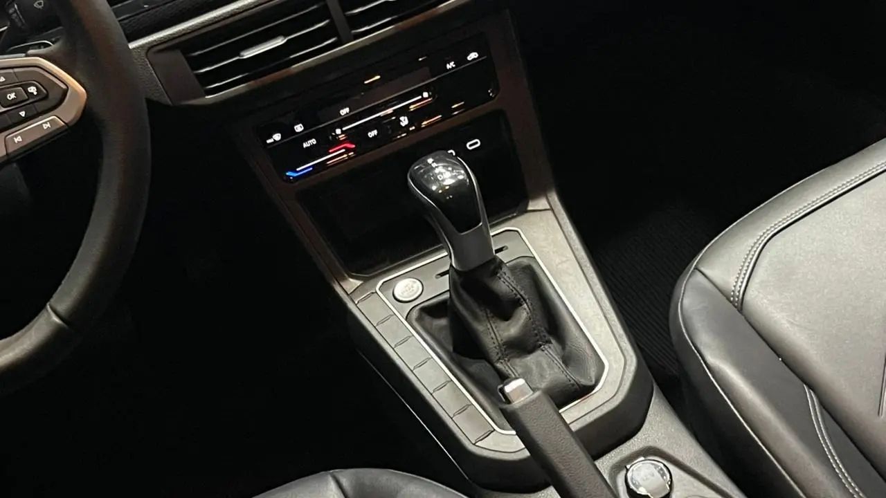 VOLKSWAGEN Polo Hatch - Foto