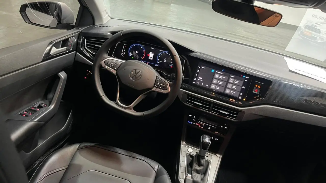 VOLKSWAGEN Polo Hatch - Foto