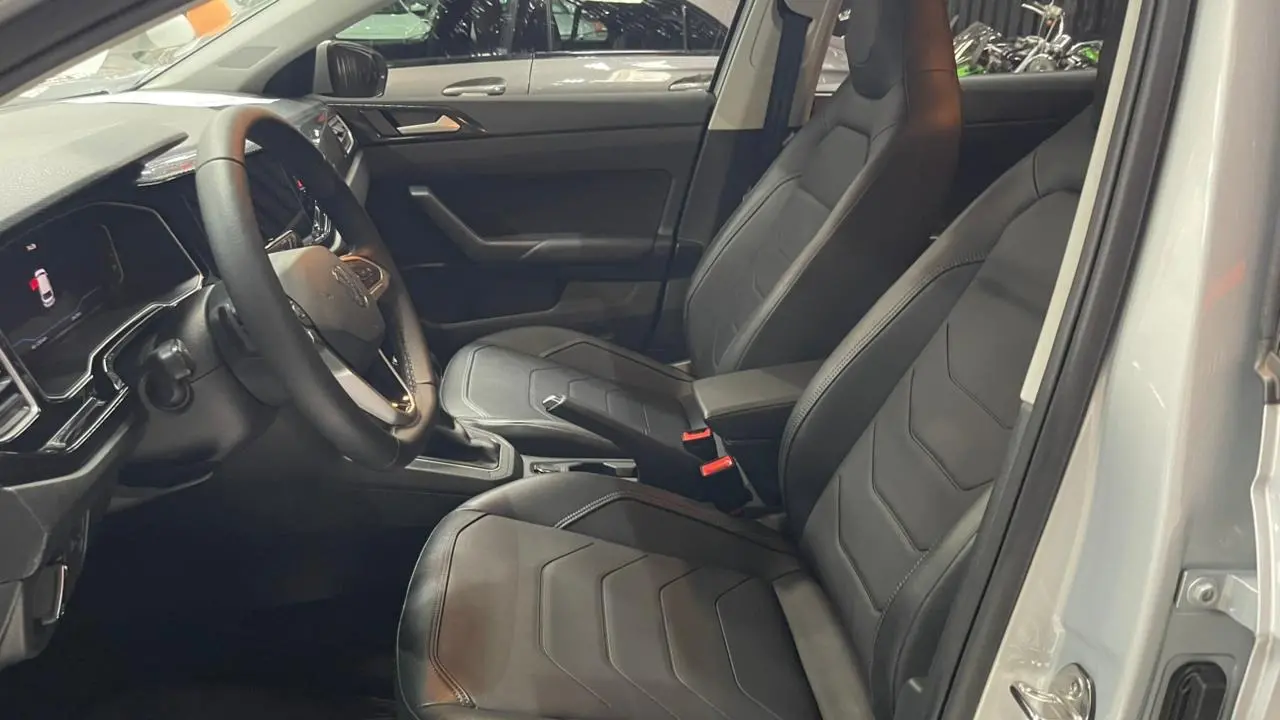 VOLKSWAGEN Polo Hatch - Foto