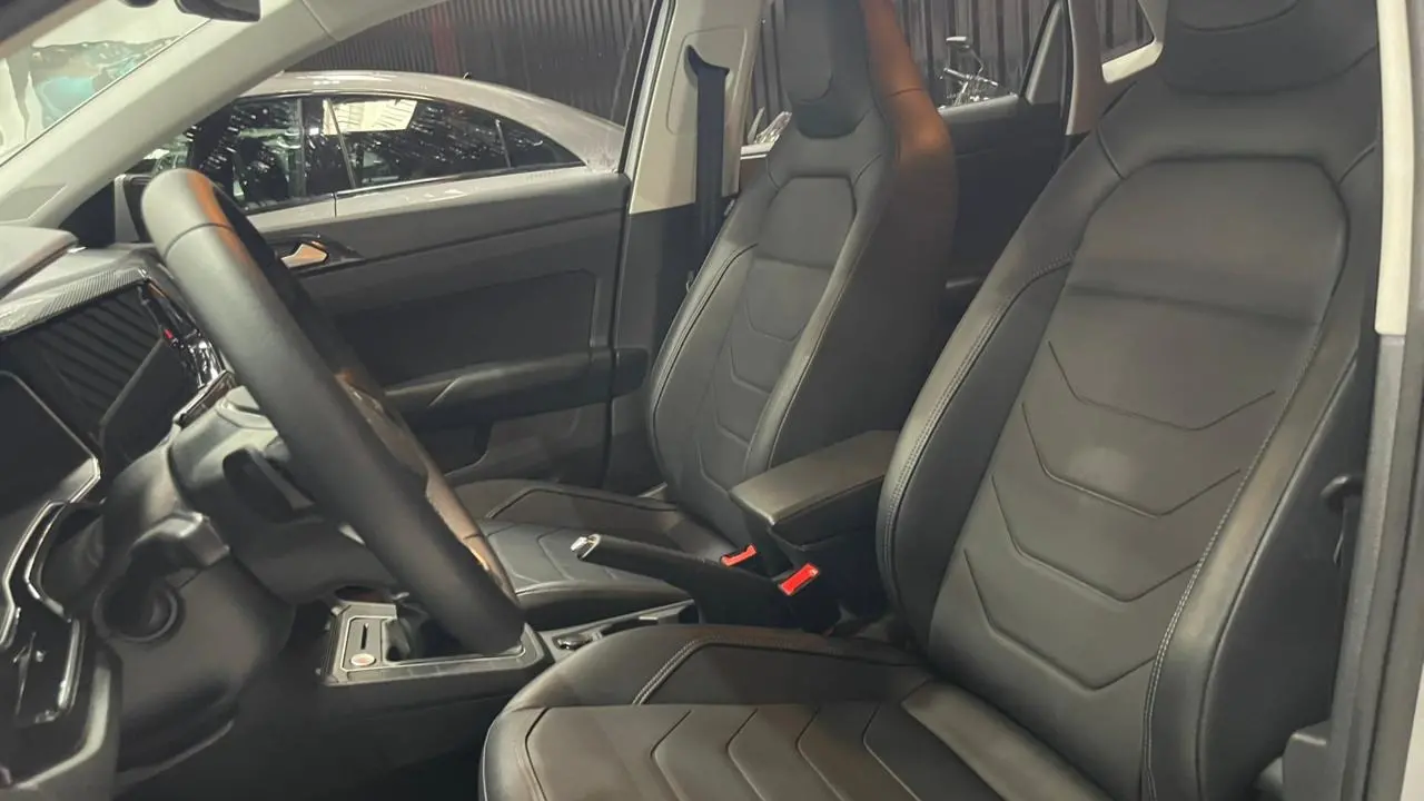 VOLKSWAGEN Polo Hatch - Foto