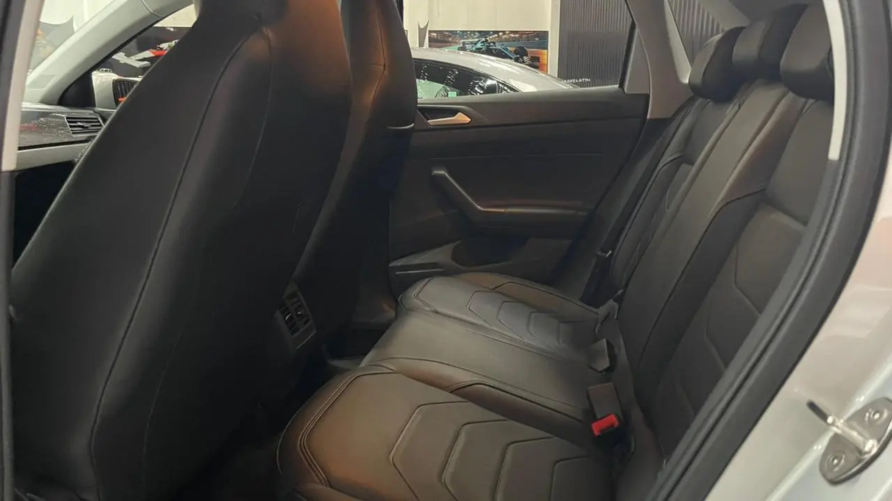 VOLKSWAGEN Polo Hatch - Foto