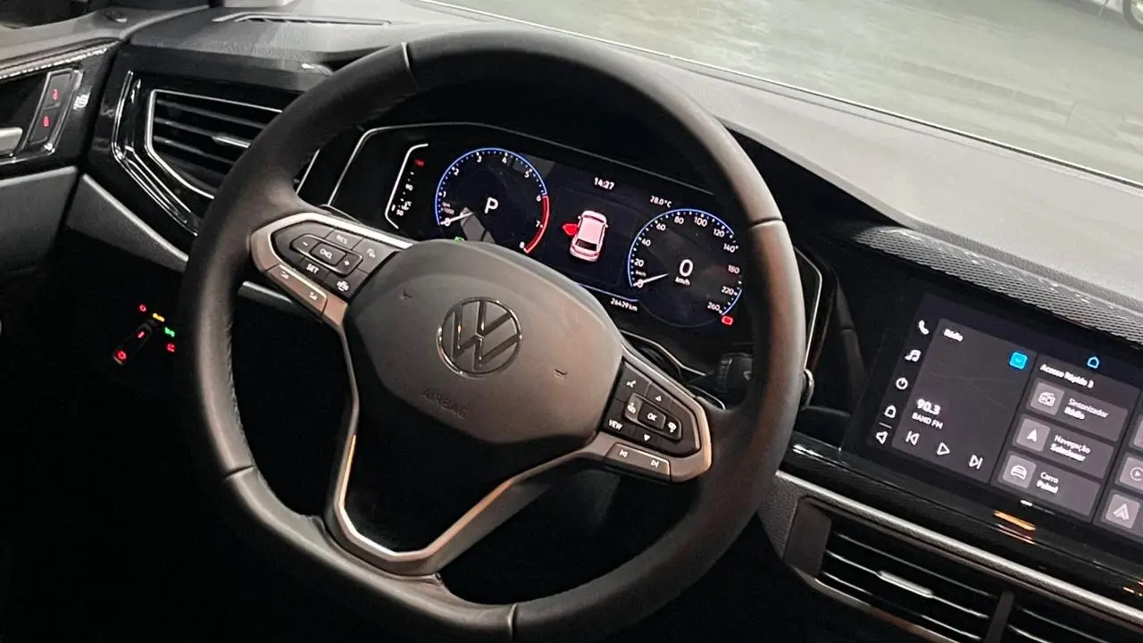 VOLKSWAGEN Polo Hatch - Foto